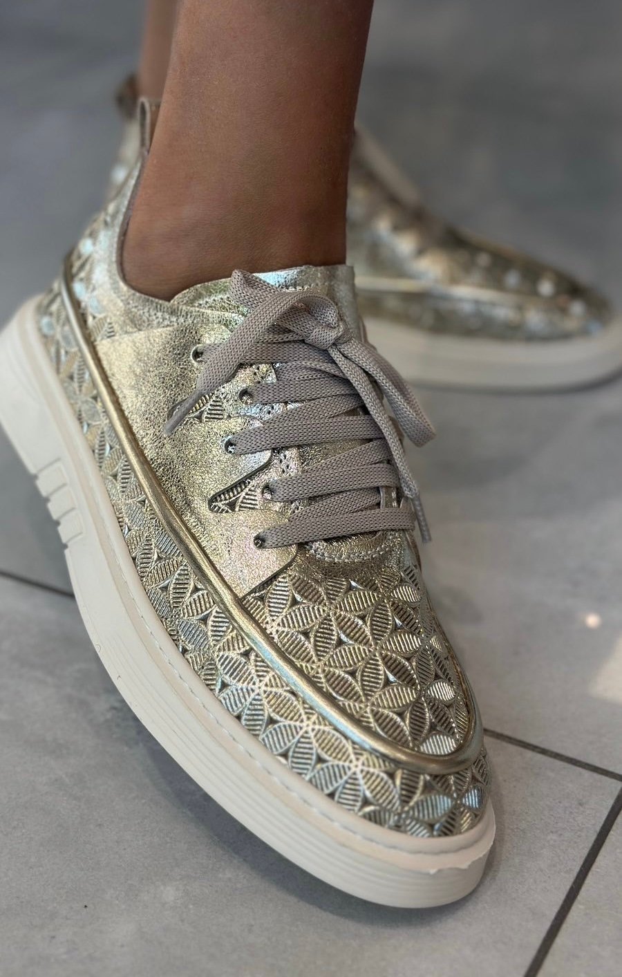 Tutto Bene 6060 arany sneaker